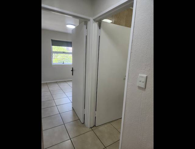 1 BEDROOM APARTMENT FOR SALE IN ESSENWOOD